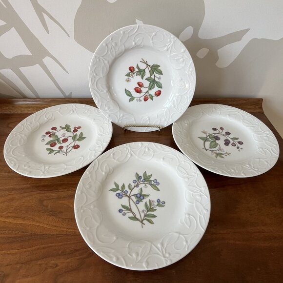 Set of 4 Dansk "Floating Leaves" 9-Inch Luncheon Plates Berry Designs Portugal - Picture 1 of 13